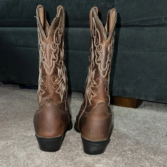 Ariat Women’s western boots - Picture 2 of 15